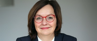 Portrait von Dr. Ruth Hecker, Vorsitzende des Aktionsbündnis Patientensicherheit und Fachärztin für Anästhesiologie sowie Chief Patient Safety Officer der Universitätsmedizin Essen
