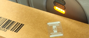 Ein RFID-Etikette auf einem Paket.
